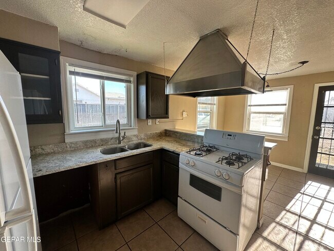 Building Photo - 7224 Dale Rd