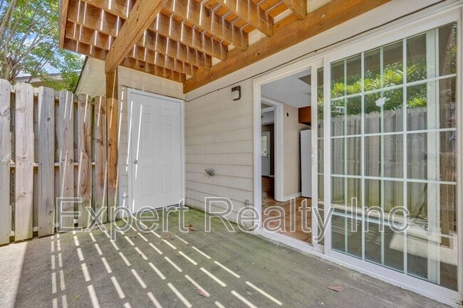 Building Photo - 1201 Magnolia Pl