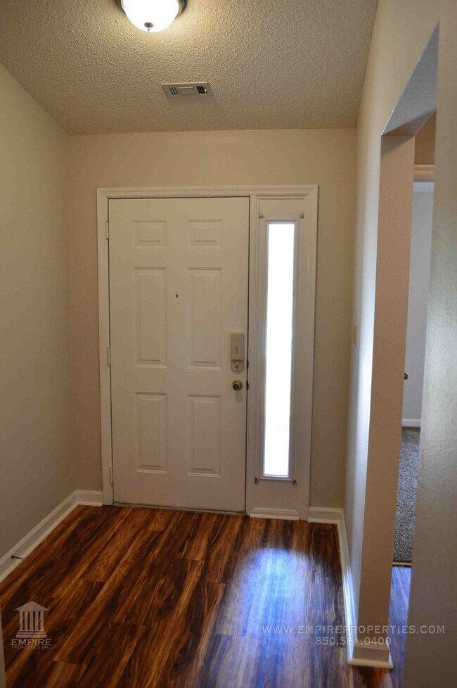 Building Photo - Beautiful townhome nestled in Killearn Acres