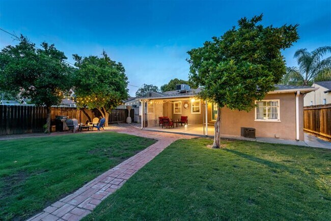 Building Photo - 5865 Vesper Ave Rental