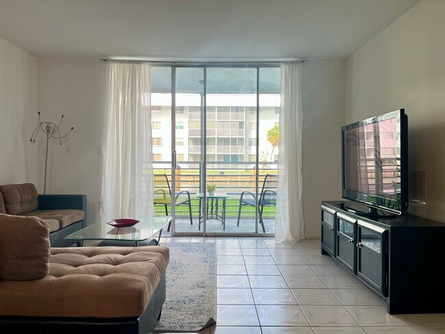 Building Photo - 3551 NE 169th St