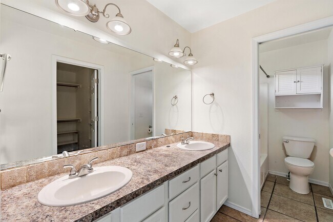 Building Photo - 1725 N Eagle Creek Way