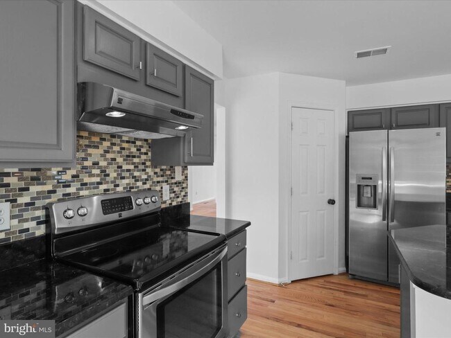 Building Photo - 1518 Summerset Pl