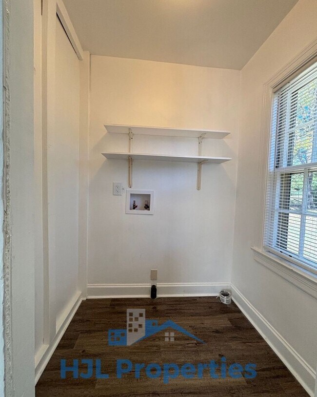 Building Photo - 131 McGavock Pk