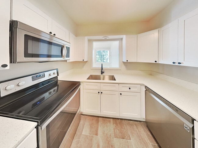 Building Photo - 115 Woodmere Square NW