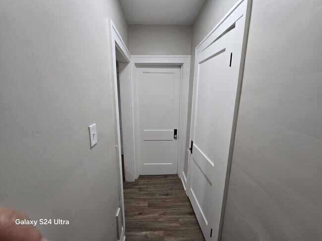 Building Photo - Beautifully Renovated 3-Bedroom Home – We ...