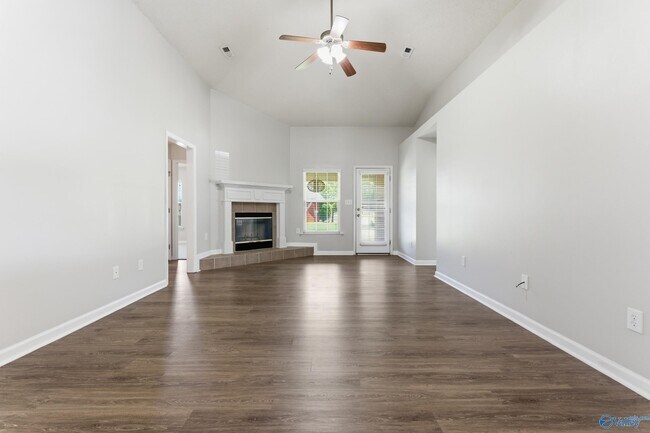 Building Photo - 226 Shadow Ct SW