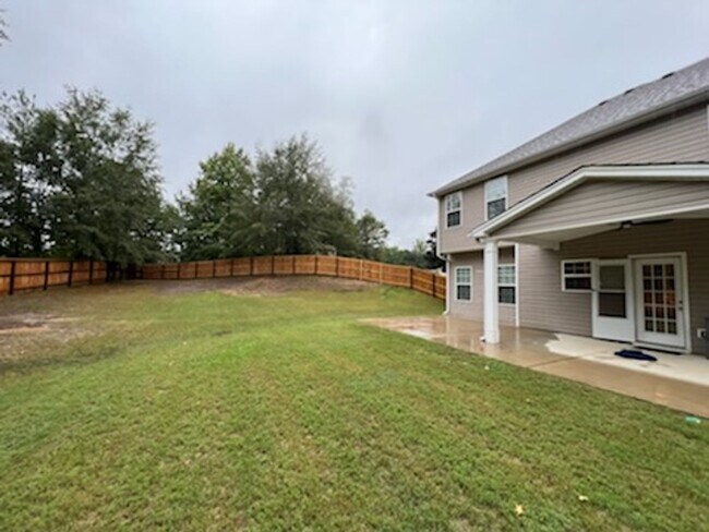 Building Photo - 8 Crestwood Ct
