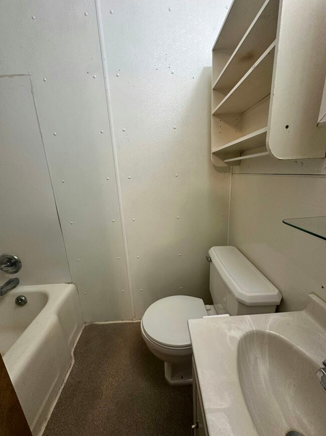 Building Photo - 525 E Omaha St