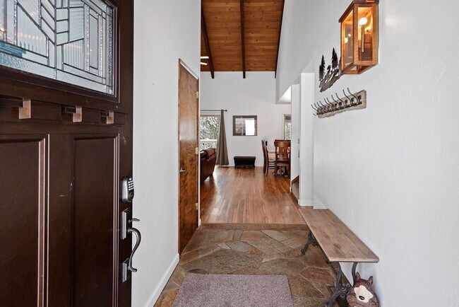 Building Photo - 5 Sandhill Ln