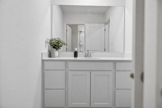 Building Photo - 395 S Pointe Ave