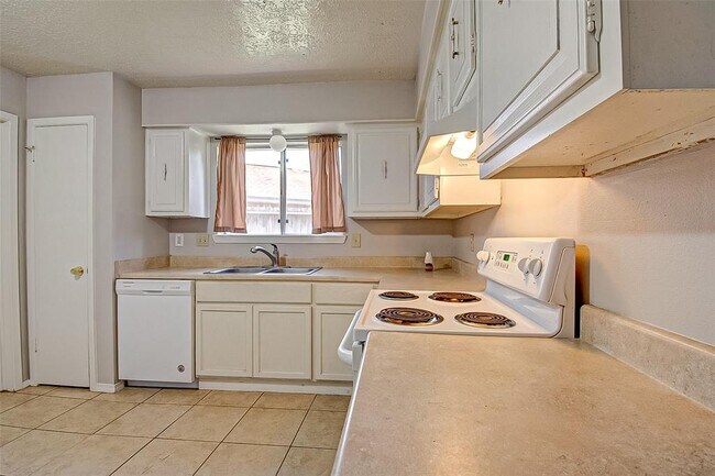 Building Photo - 11203 Doric Ct