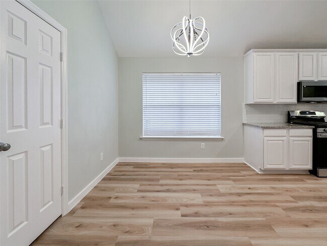 Building Photo - 27 Auburn Path Dr