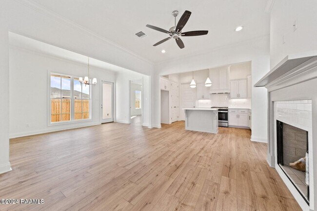 Building Photo - 128 Oak Village Dr