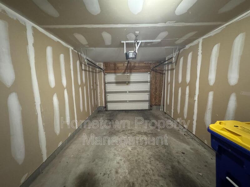 Building Photo - 112 Hawk Ct