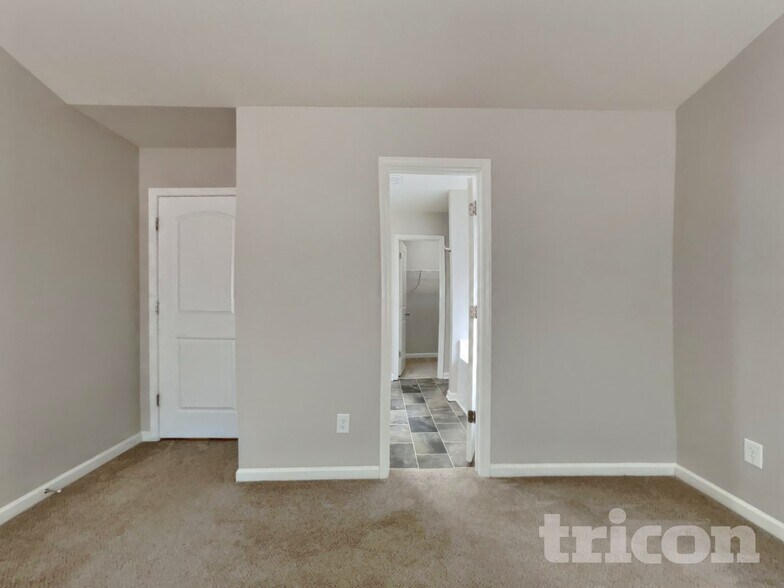 Building Photo - 129 Ridgemoore Ct