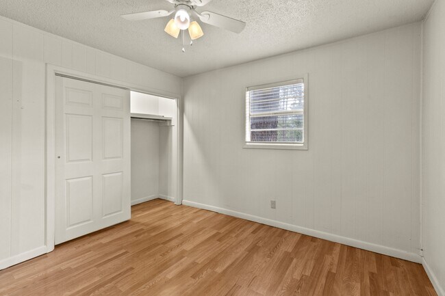 Building Photo - 100 Apache Hills Dr