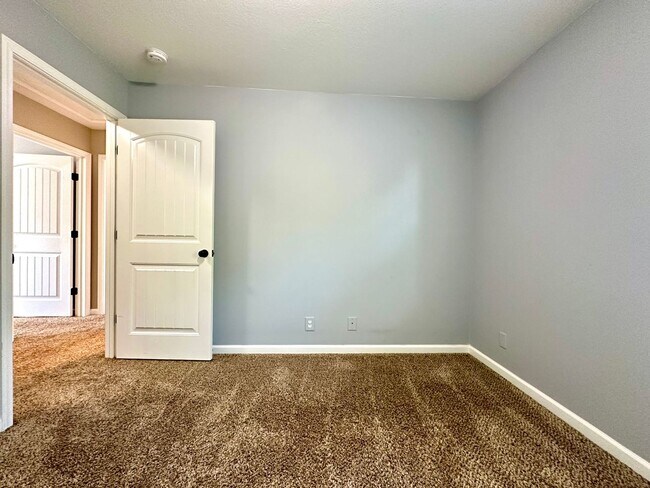 Building Photo - Spacious 3-Bedroom Home with Fenced Yard & Garage!