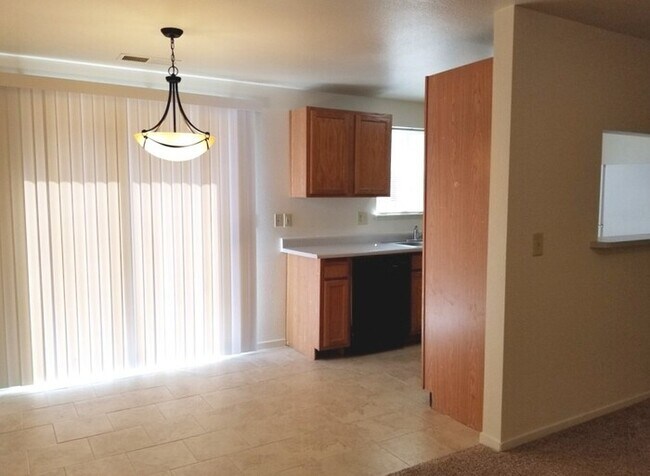 Building Photo - Town Home For Rent in Carson City