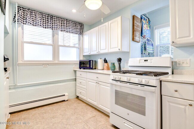 Building Photo - 18 Abbott Ave