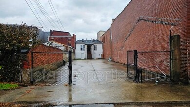 Building Photo - 1612 W Market St