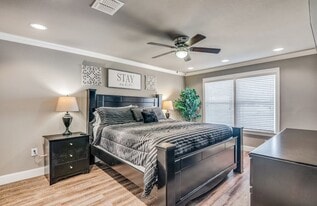 Building Photo - 730 S Mesquite Ave