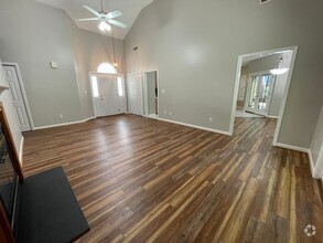 Building Photo - Charming, updated 3br house w/ separate ga...