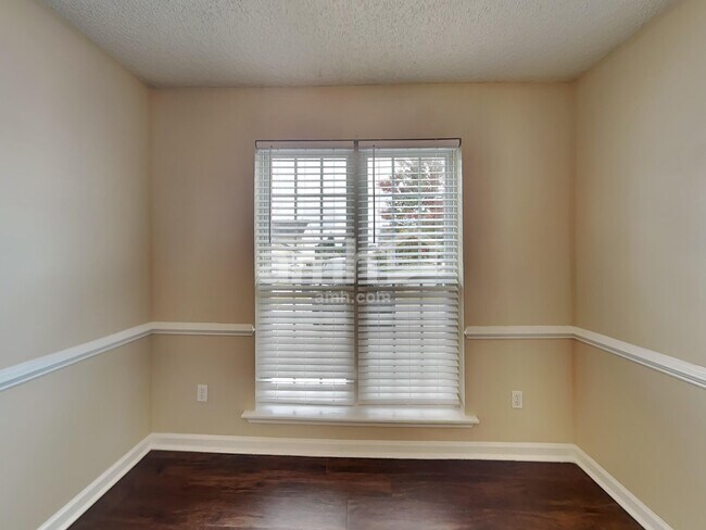 Building Photo - 6 Semmelrock Dr