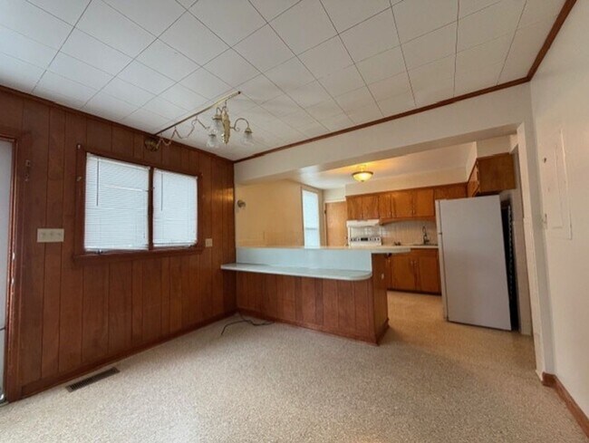 Building Photo - 22 - 22 1/2  Willis Ave