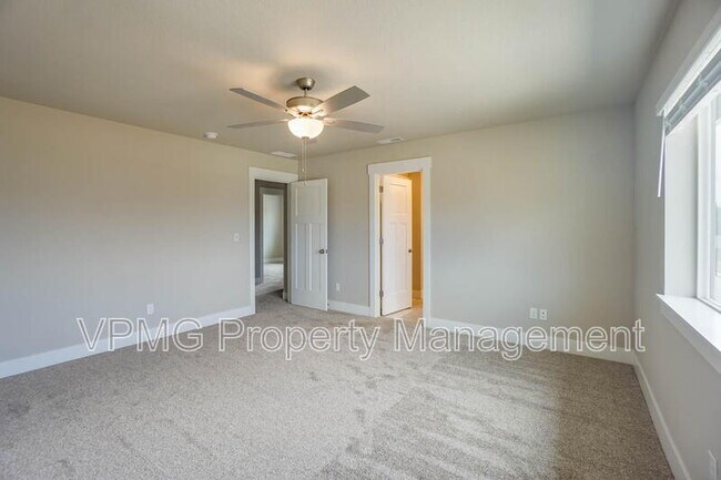Building Photo - 2347 E Otter Lp