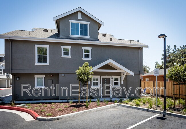 Building Photo - 15850 Bella Tierra Ct