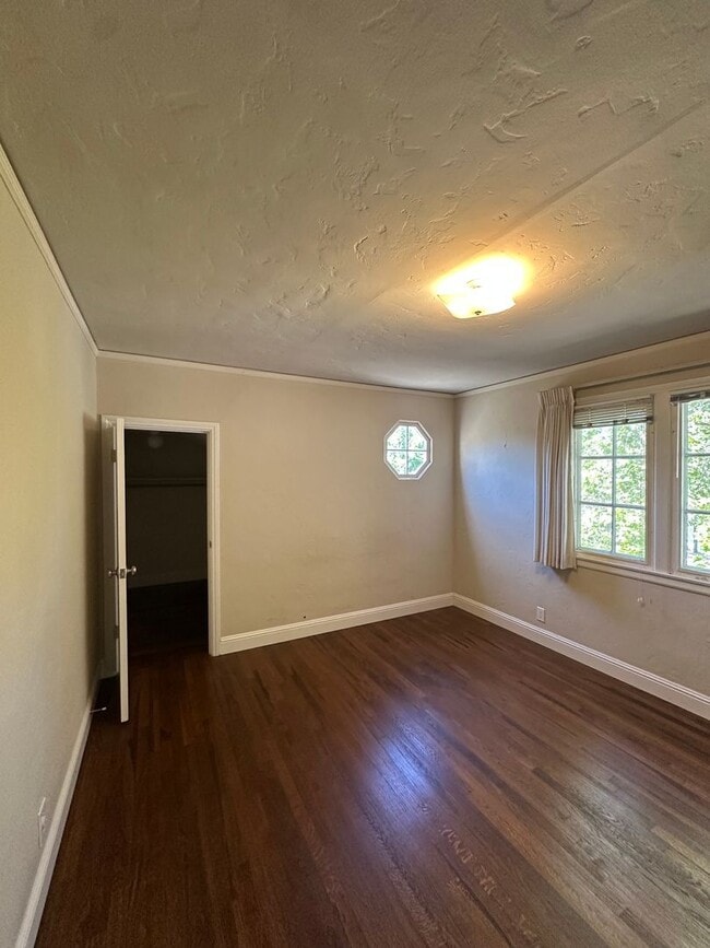 Building Photo - 49-1405