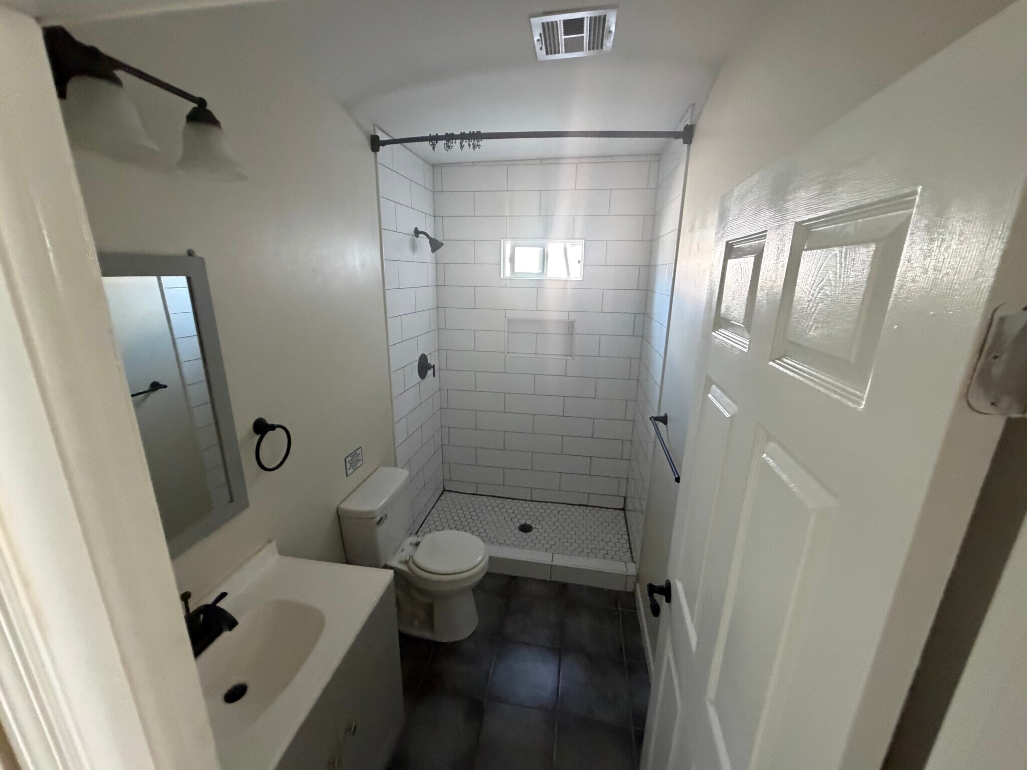 Building Photo - 8130 W Amelia Ave