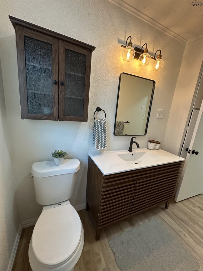 Building Photo - 3213 Hollywood Ave