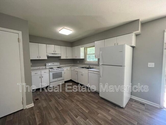Building Photo - 5056 Shoals Ln