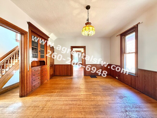 Building Photo - 3 Bedroom House