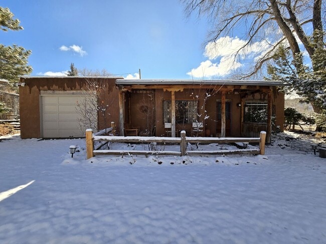 Building Photo - 1489 Bishops Lodge Rd