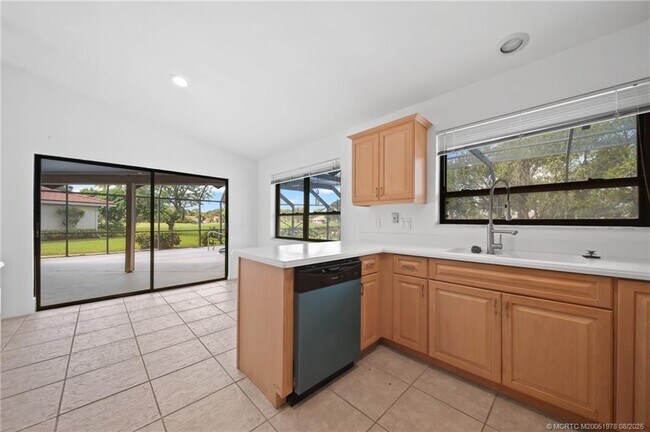 Building Photo - 2284 SW Spoonbill Dr