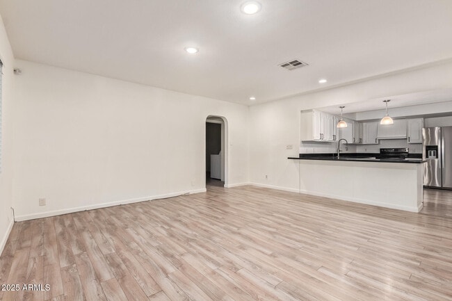 Building Photo - 5401 E Exeter Blvd