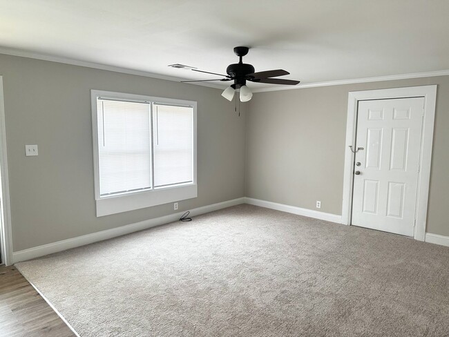 Building Photo - AVAILABLE SOON! Charming Updated 2 Bed, 1 bath Bungalow!