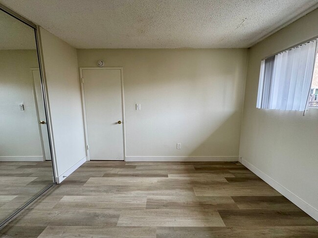 Building Photo - Beautifully Renovated 2 Bed / 1 Bath Apartment for Rent in Los Alamitos!