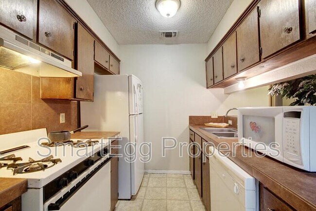 Building Photo - 1740 Rutland Dr