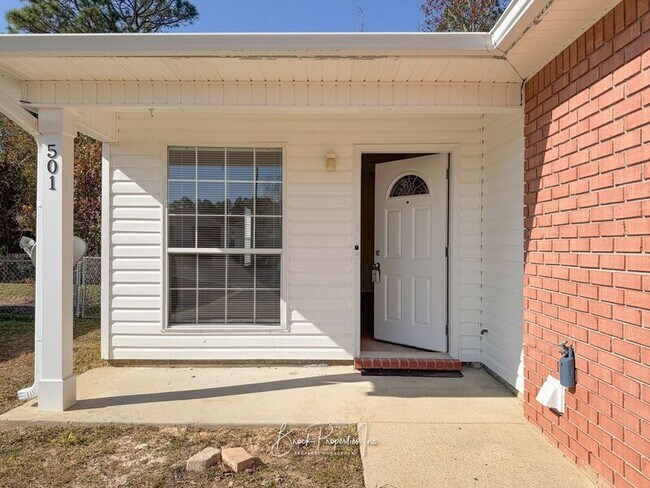 Building Photo - 501 Ashwood Ln