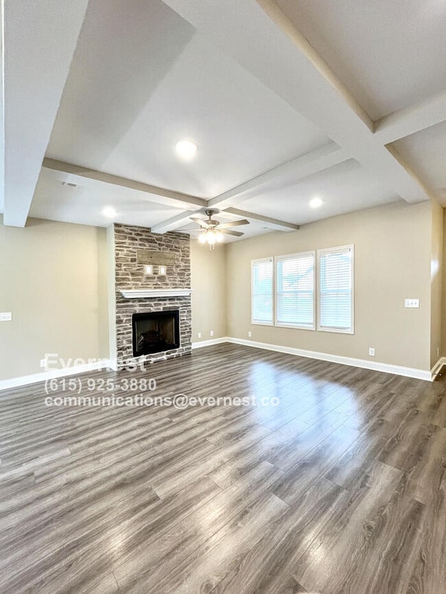 Building Photo - Spacious 4-Bedroom Home with Modern Comfor...