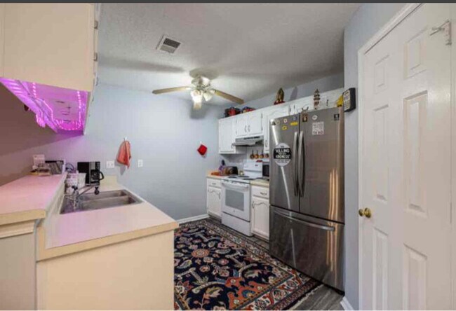 Building Photo - 5844 Ashridge Pl