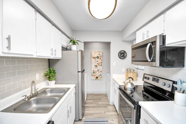 Building Photo - 2701 W Bellfort Ave