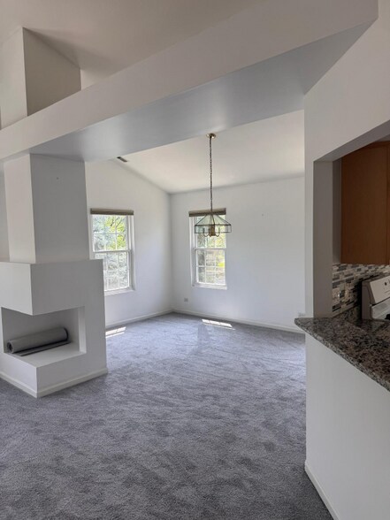 Building Photo - 2849 Stonewater Dr