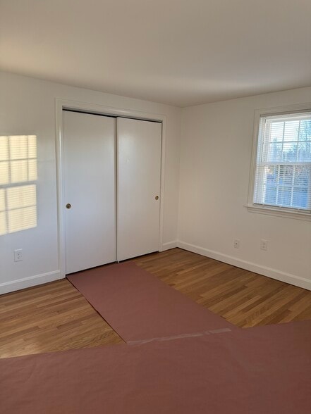 Building Photo - 14 Colonial Rd