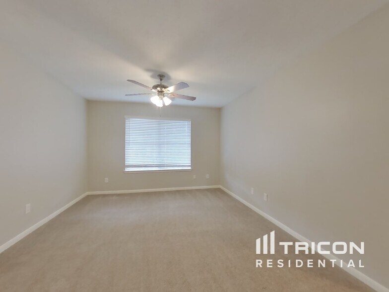 Building Photo - 9003 Cypress Square Dr