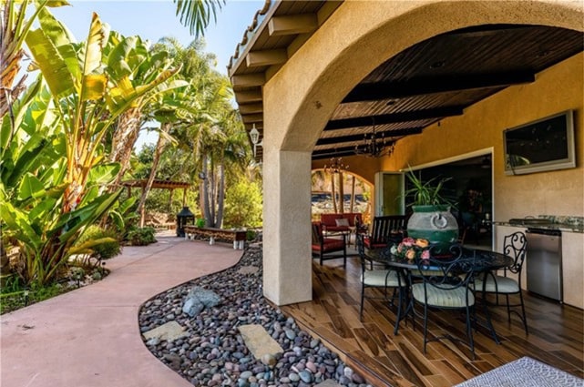 Building Photo - 6342 Paseo Descanso